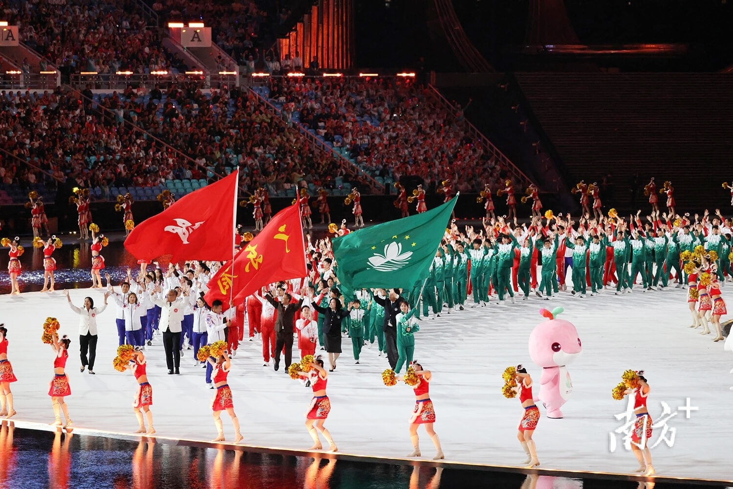 阿隆索遭架空！欲祝贺巴萨夺冠遭叫回 姆巴佩带头反他+率全队离场